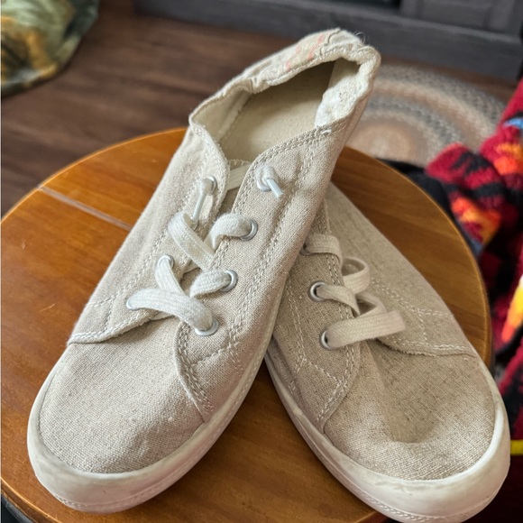Madden girl, canvas khaki tennis shoes, size 9 - Picture 2 of 3